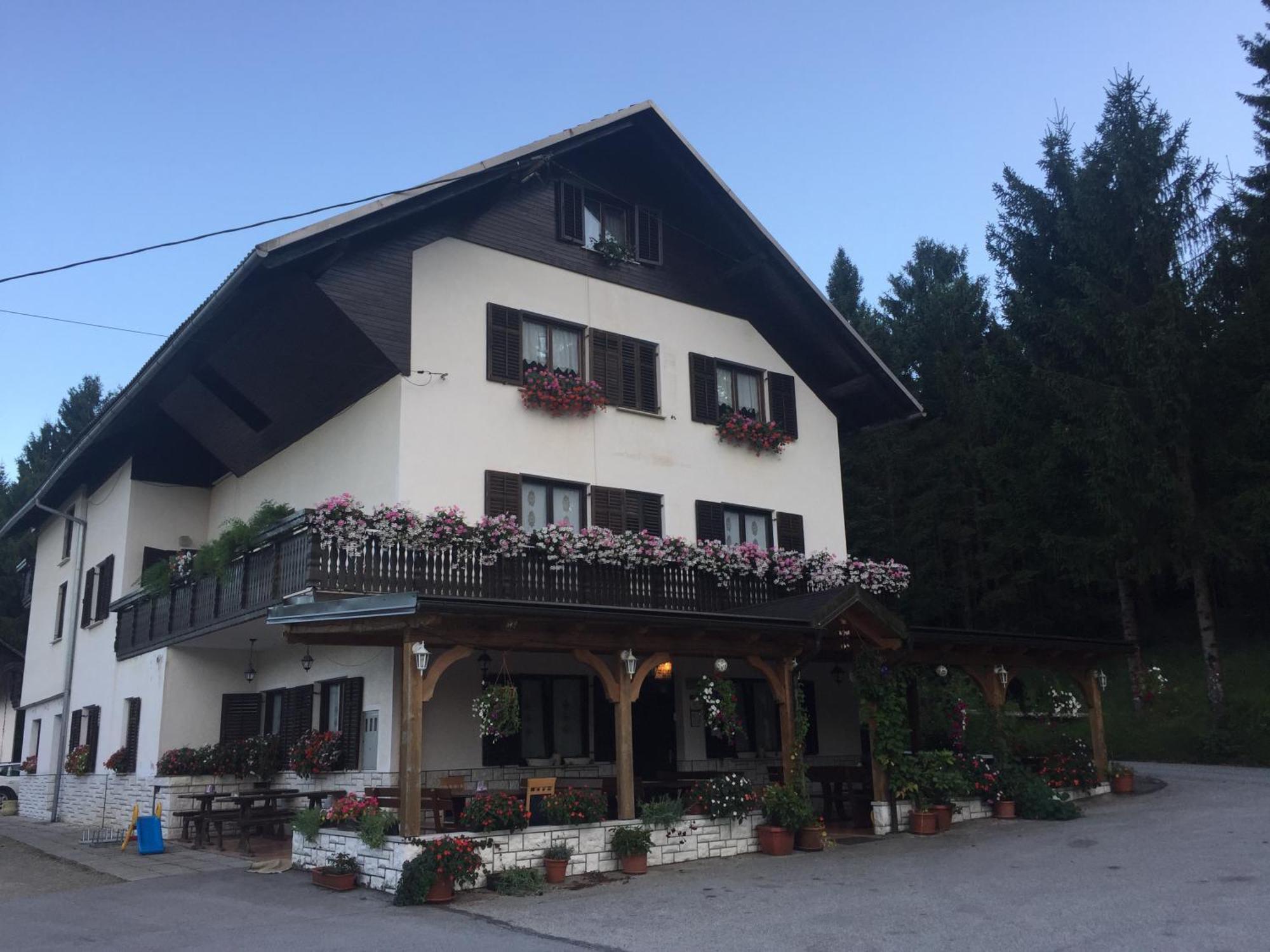 Guest House Kmecki Hram Fortuna Idrija Phòng bức ảnh
