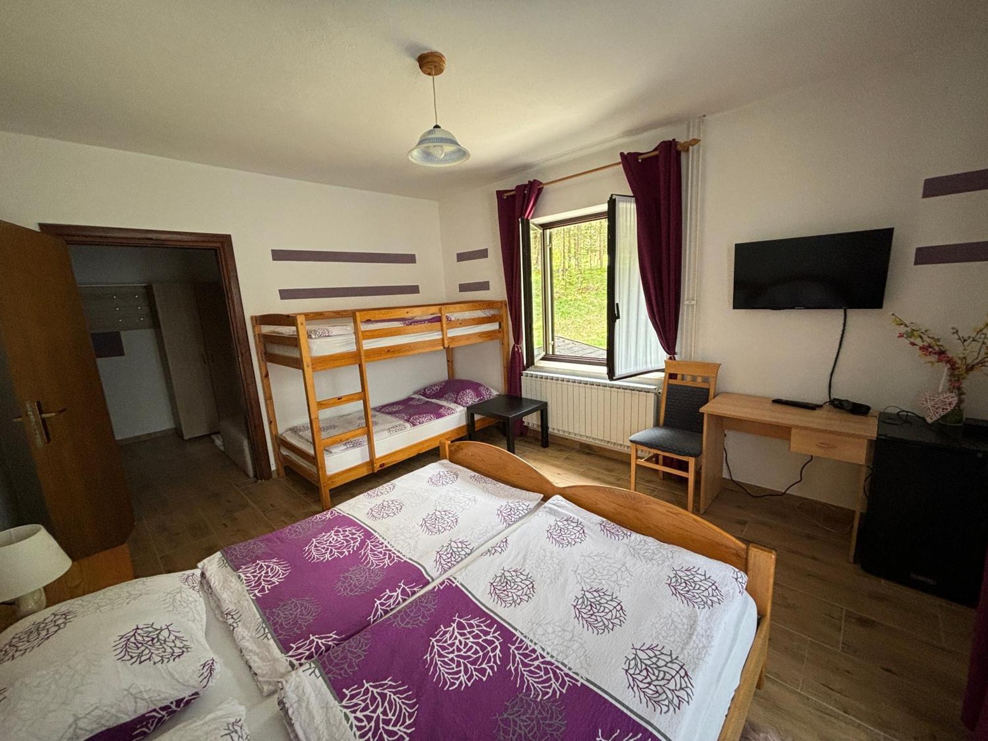 Guest House Kmecki Hram Fortuna Idrija Ngoại thất bức ảnh