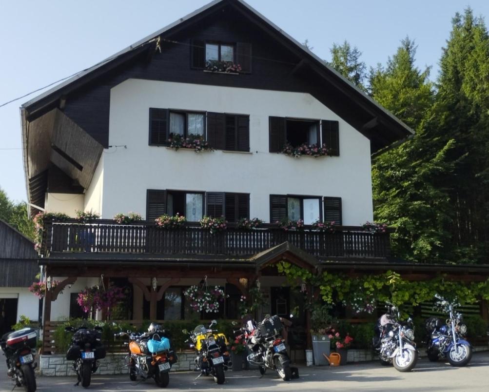 Guest House Kmecki Hram Fortuna Idrija Ngoại thất bức ảnh