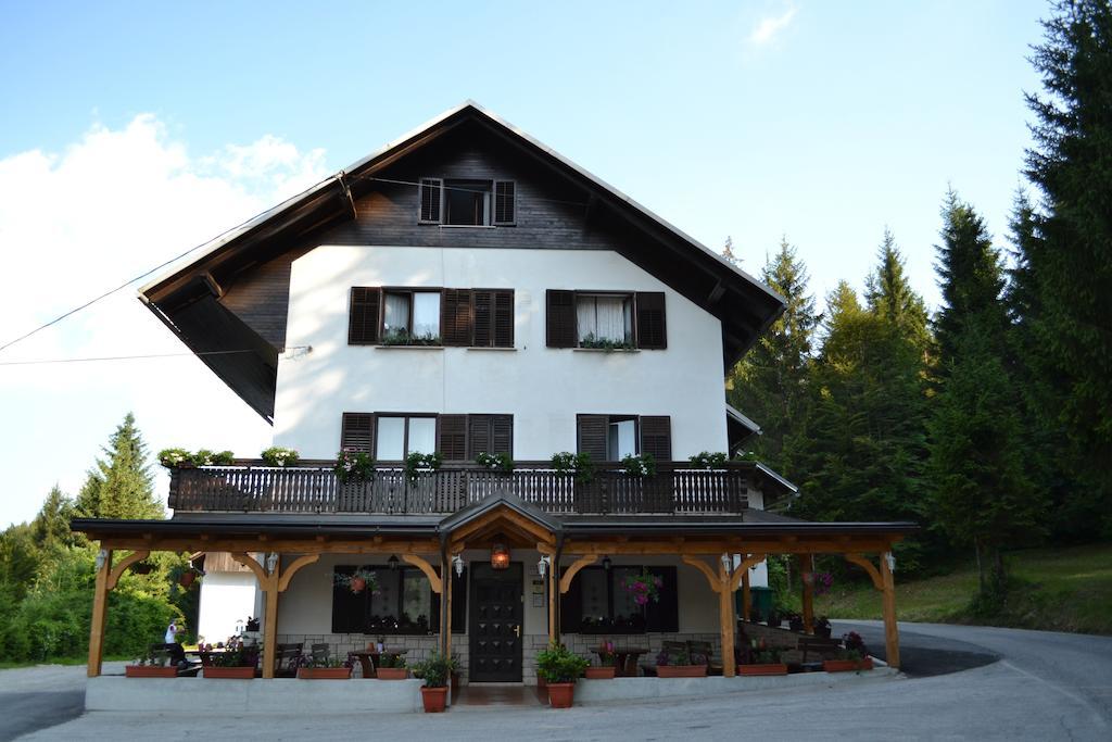 Guest House Kmecki Hram Fortuna Idrija Phòng bức ảnh